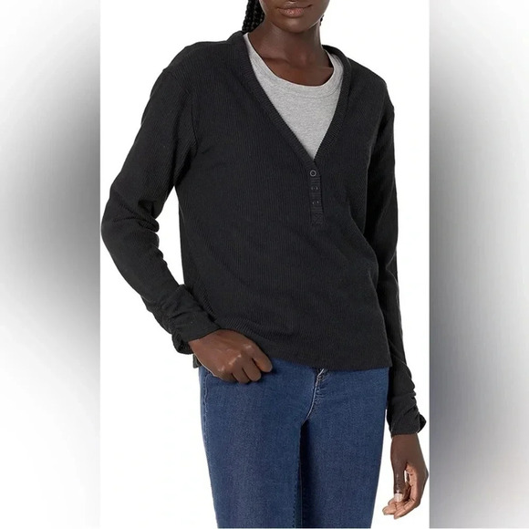 UGG Size Medium Black Ribbed Three Button Long Sleeve Top. New With Tags. - Picture 1 of 14